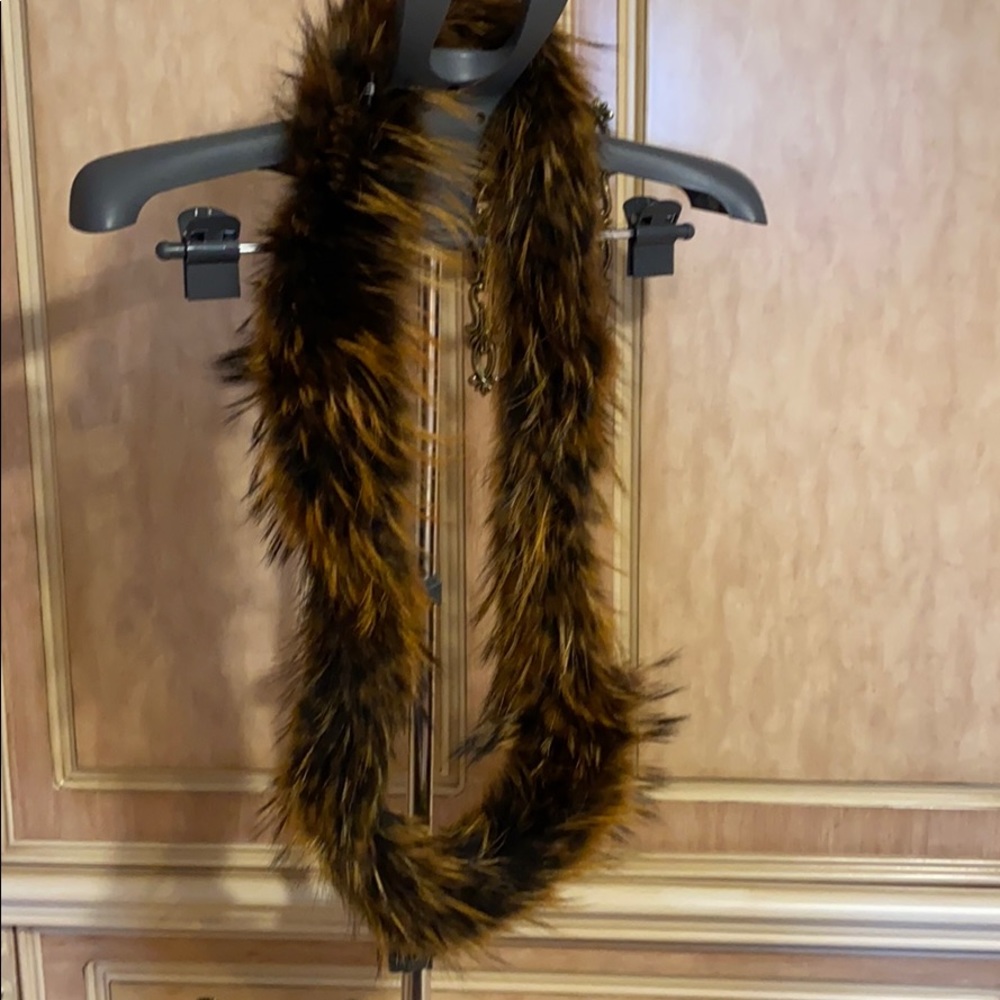 NWOT Raccoon real fur scarf